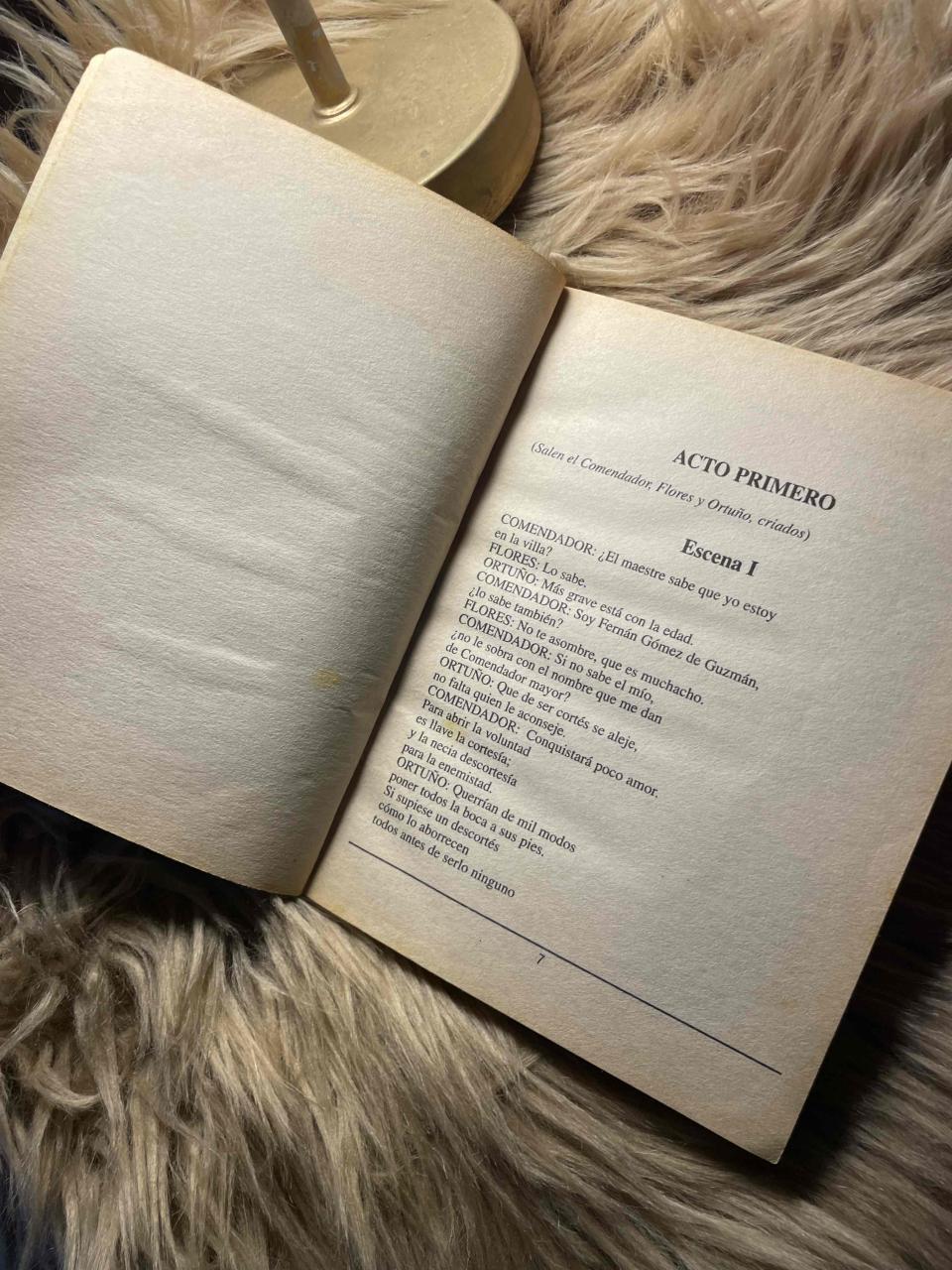 Libro Fuenteovejuna usado - miniatura 2