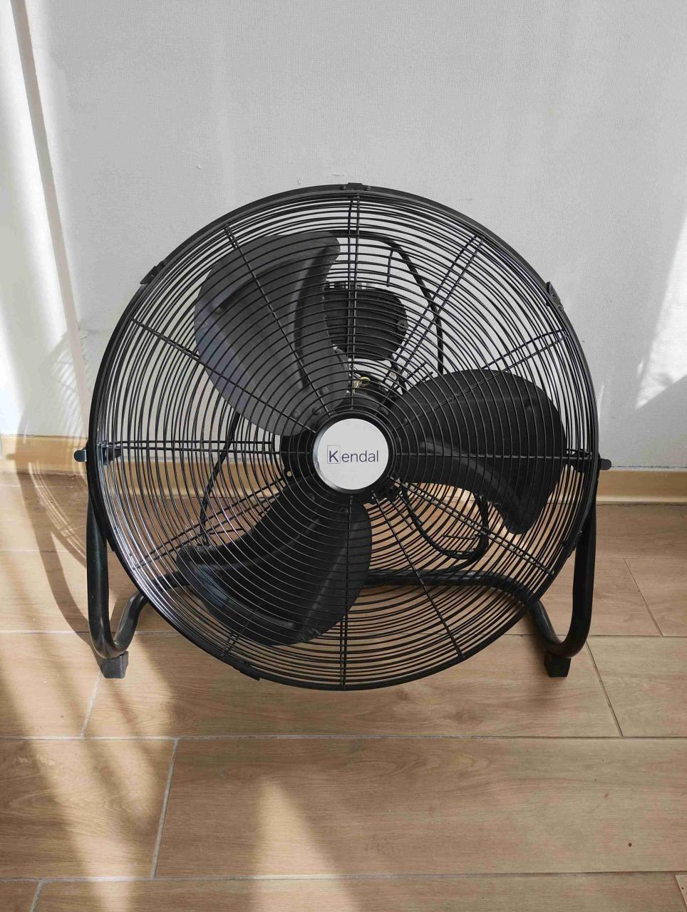 Ventilador de piso negro Kendal - miniatura 1