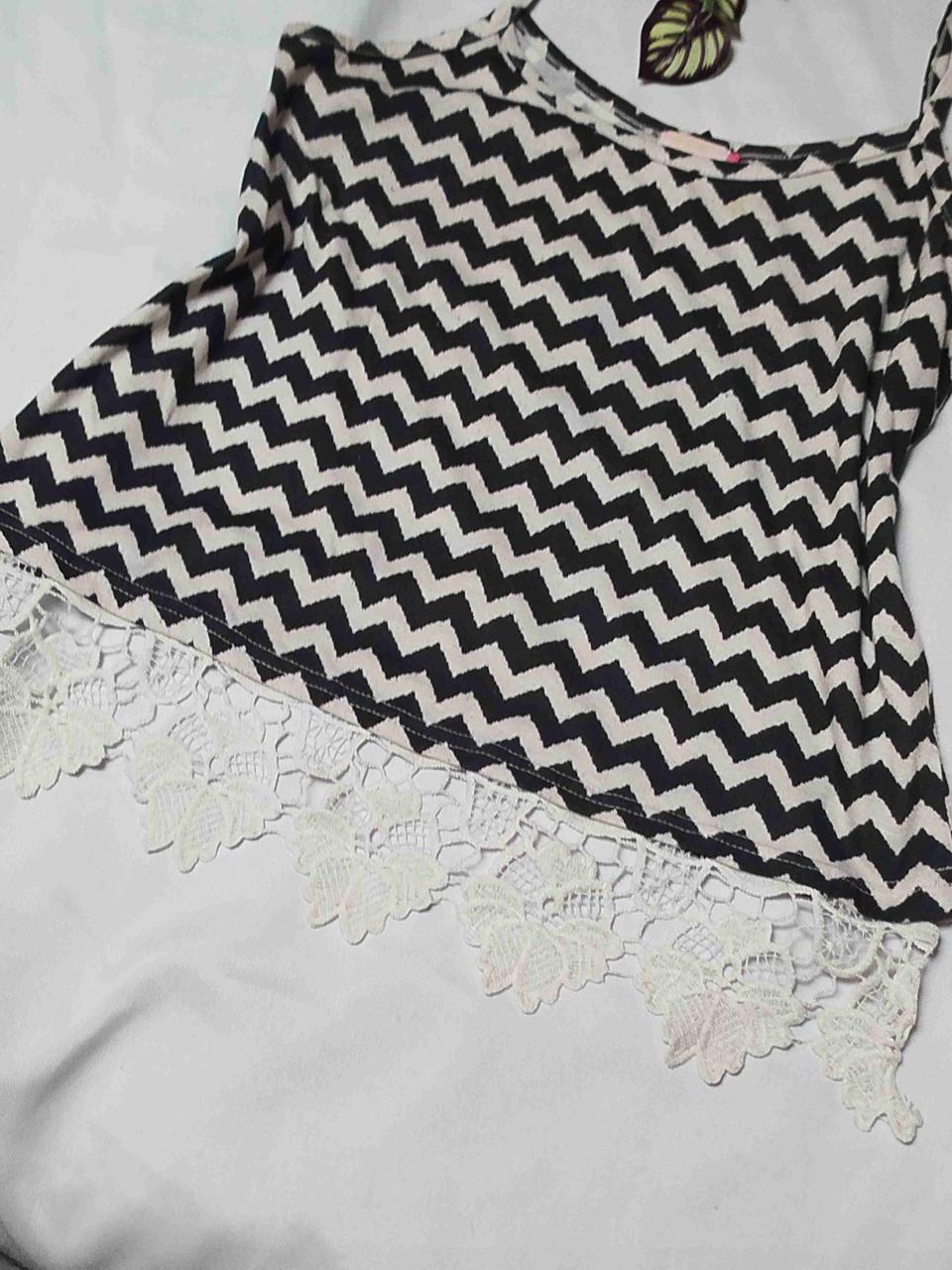 Polera de tirantes en zigzag - miniatura 3