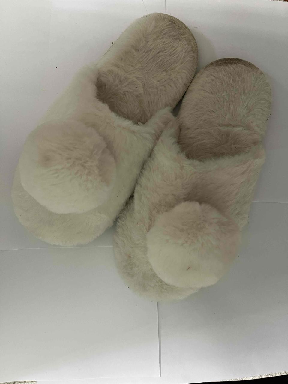 Pantuflas peludas blancas - miniatura 2