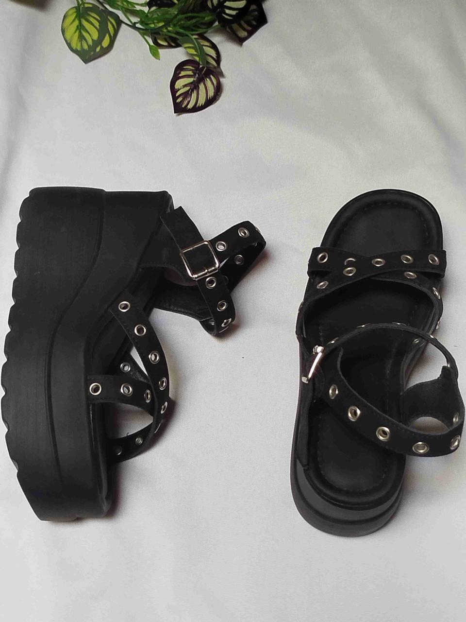 Sandalias negras con plataforma