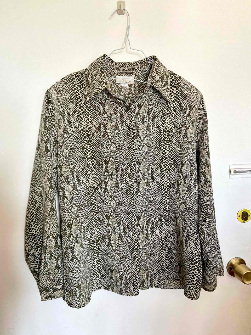 Blusa talla L estampado animal print - miniatura 1