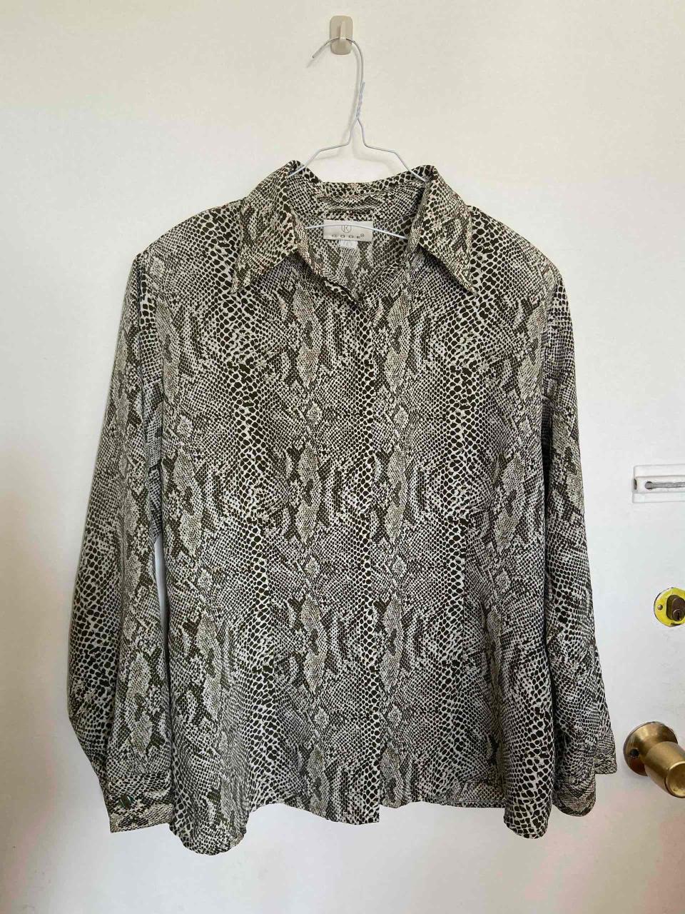 Blusa talla L estampado animal print - miniatura 2