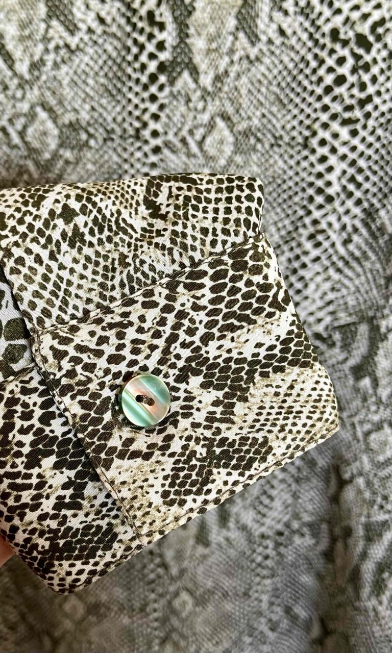 Blusa talla L estampado animal print - miniatura 3