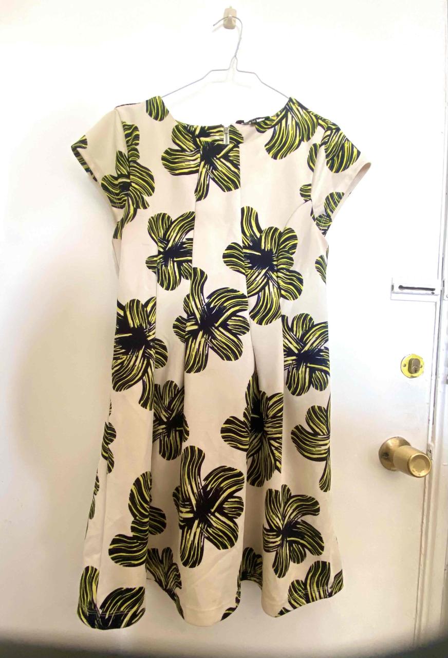 Vestido Alaniz floral beige y negro