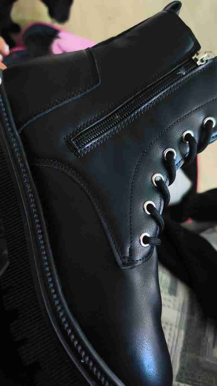 Botas negras de cuero con cierre - miniatura 1