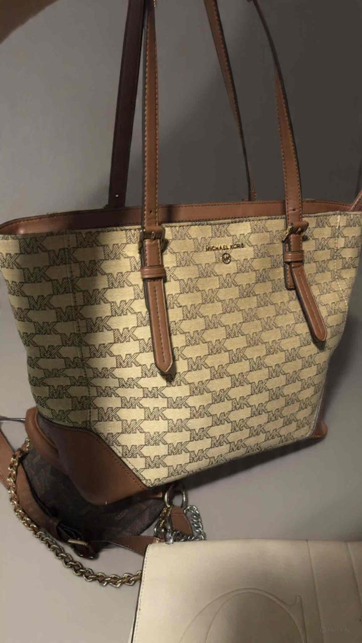 Cartera grande estampado MK
