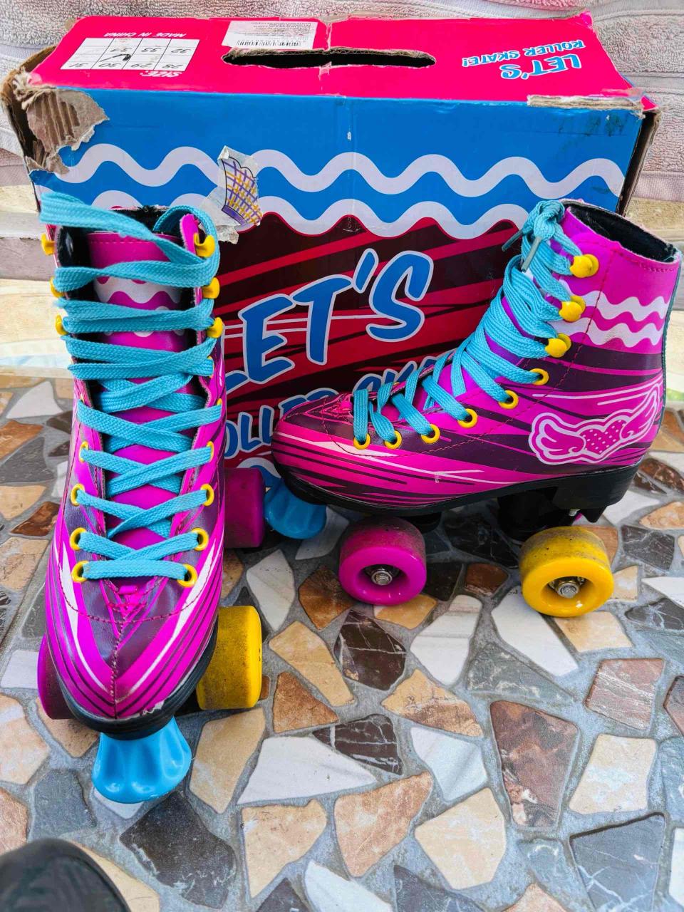 Patines de cuatro ruedas rosas - miniatura 2