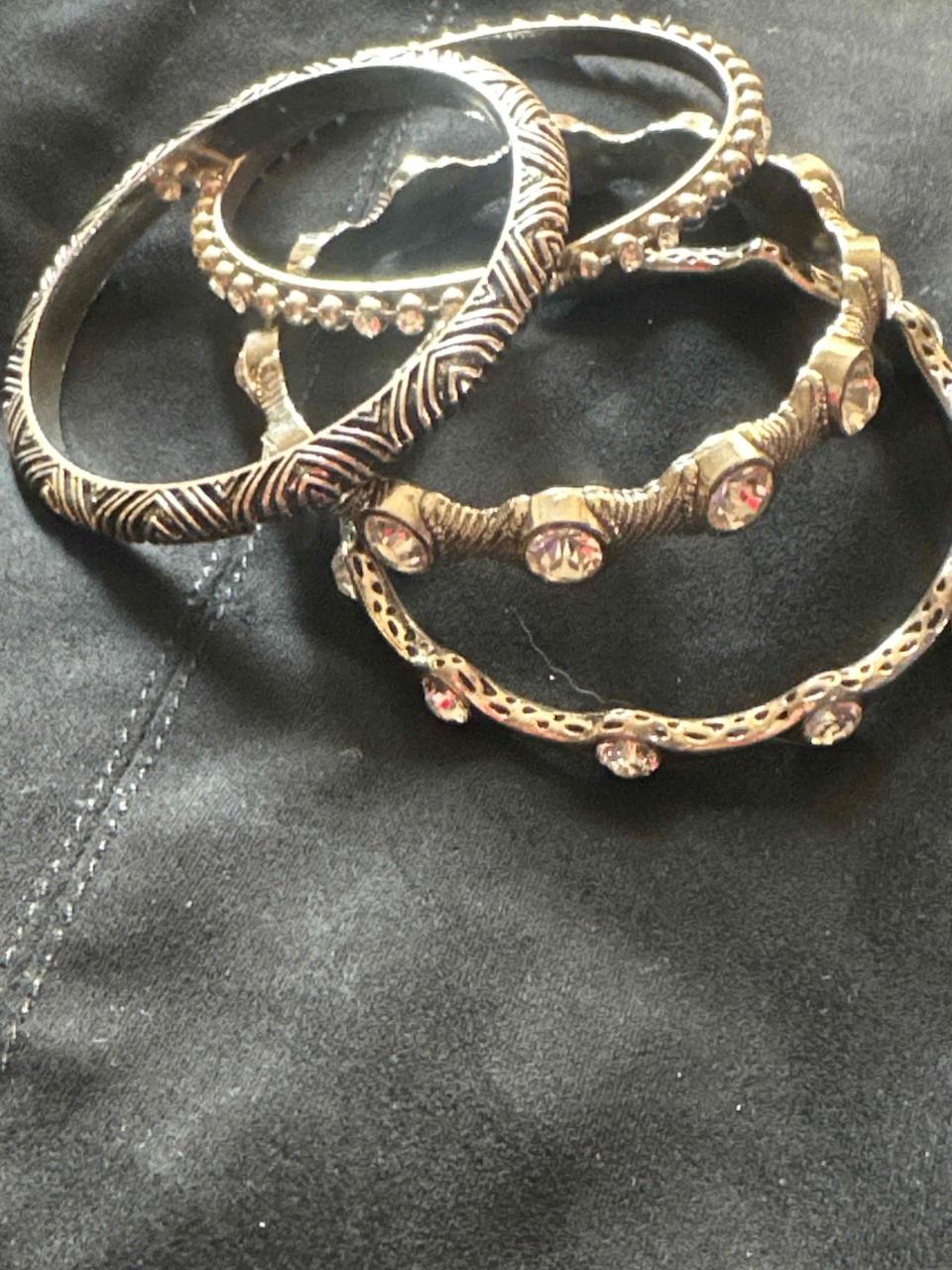 Set de pulseras de plata decorativas