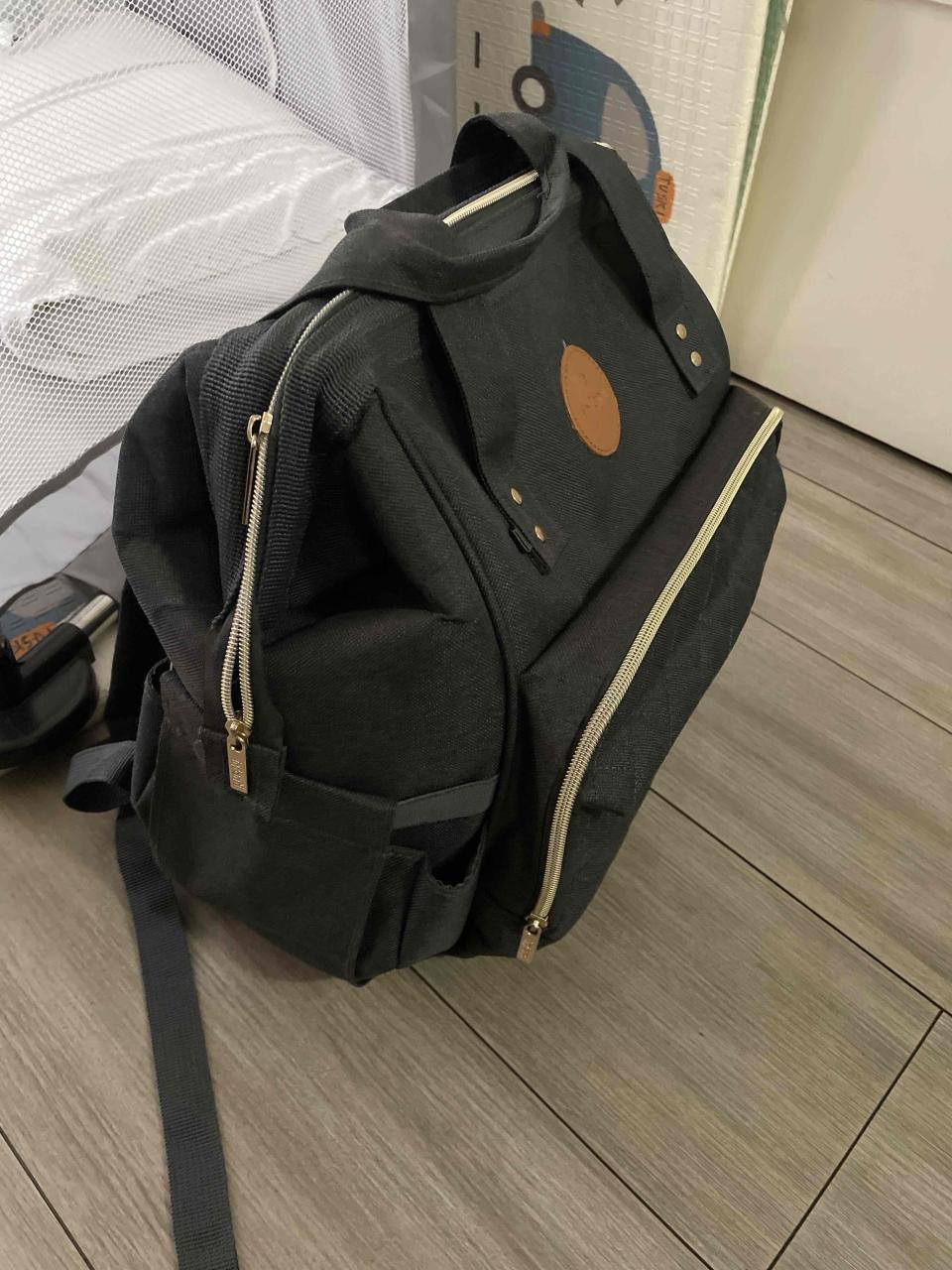Mochila negra multiusos marca infanti - miniatura 2