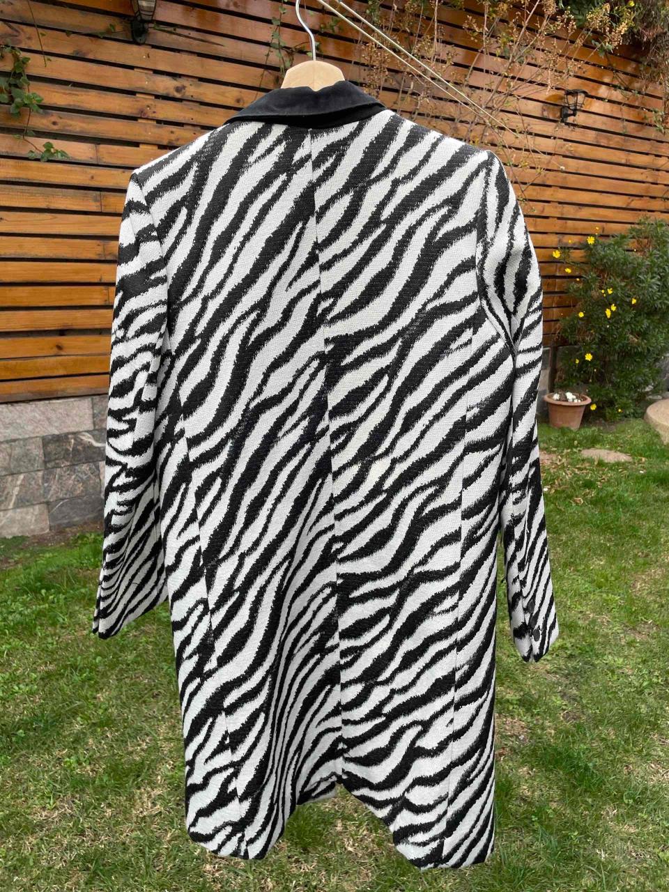Blazer estampado cebra blanco y negro - miniatura 2