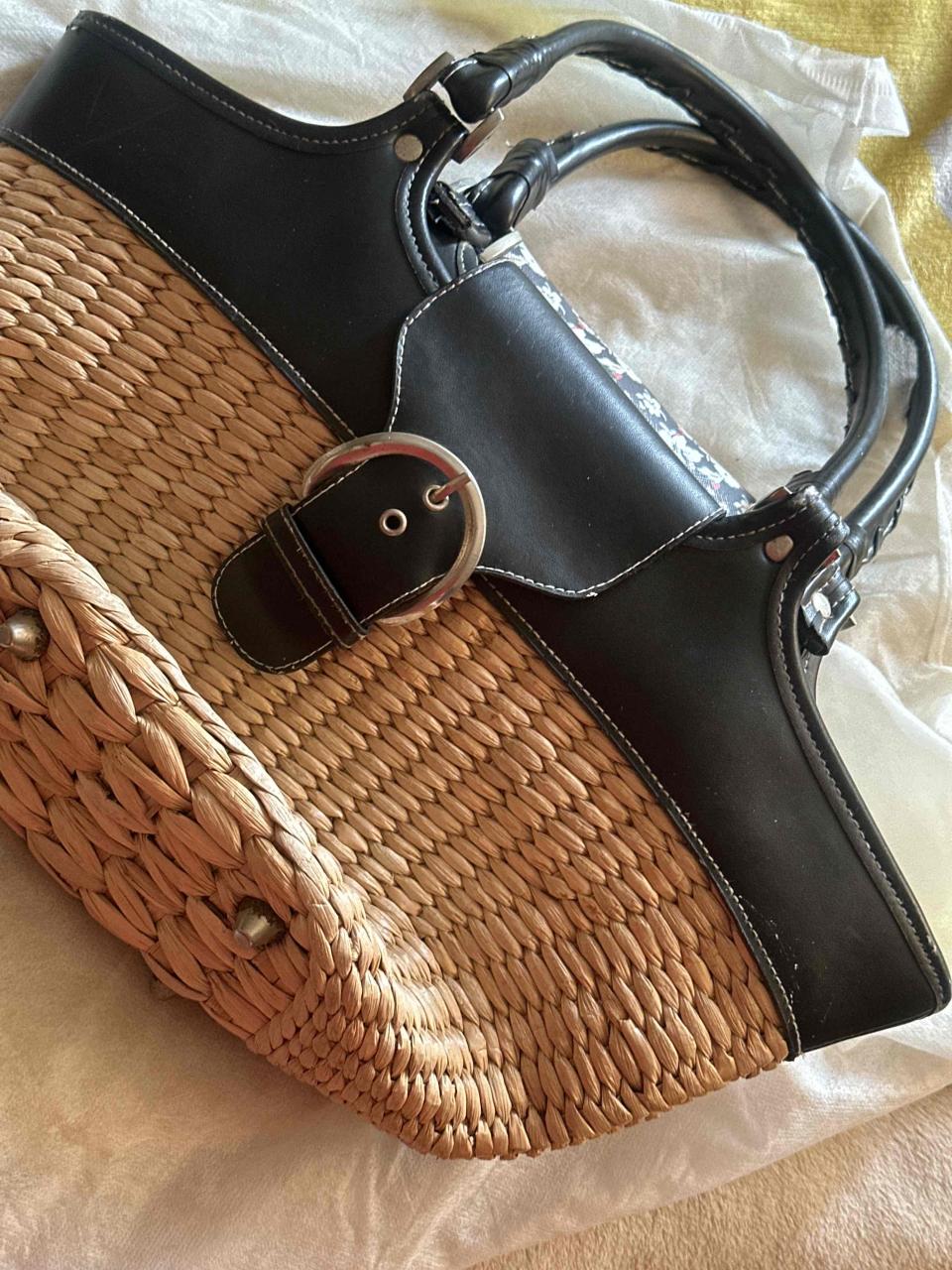 Cartera de mimbre con cuero