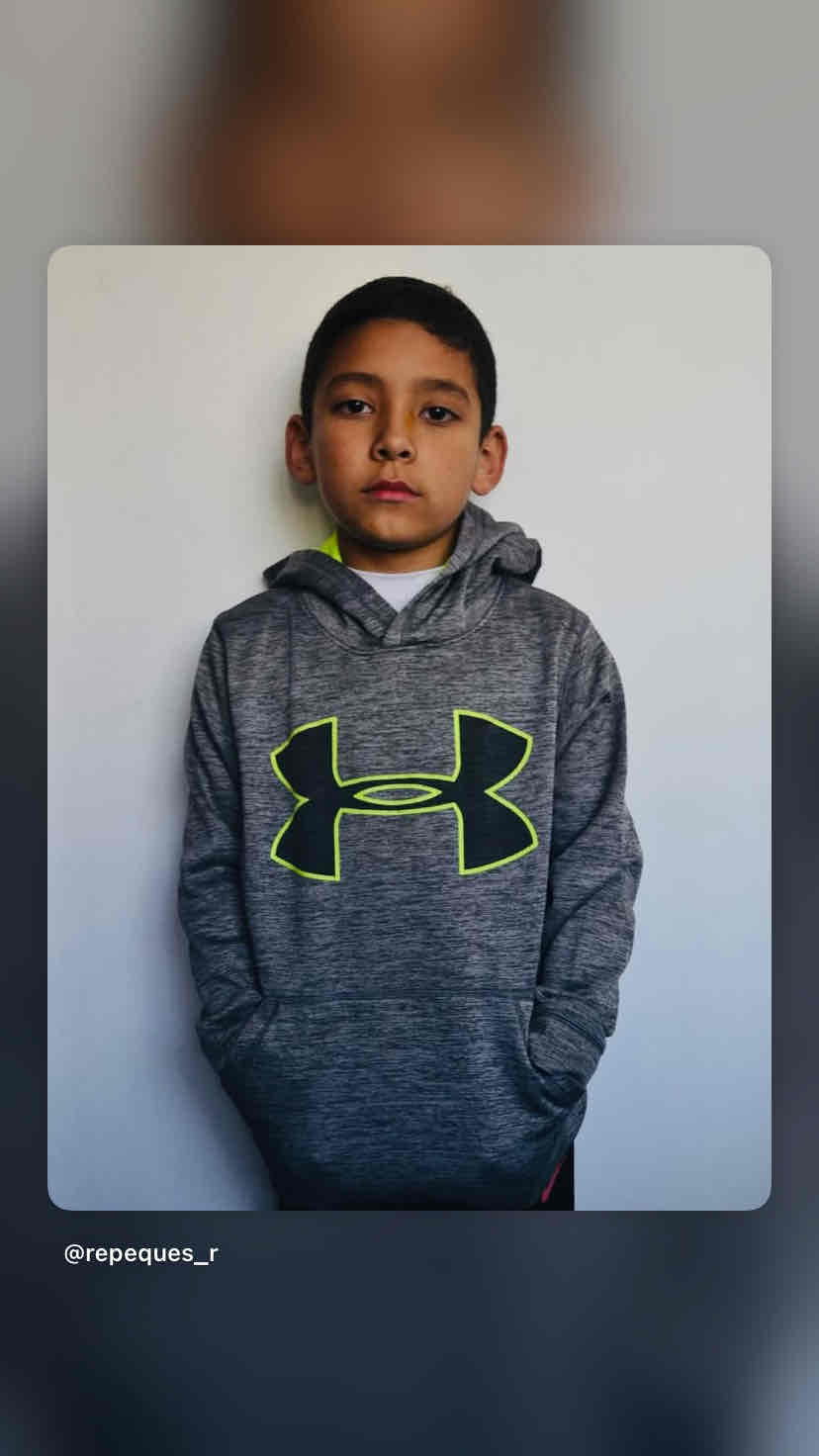 Polerón gris Under Armour talla 7