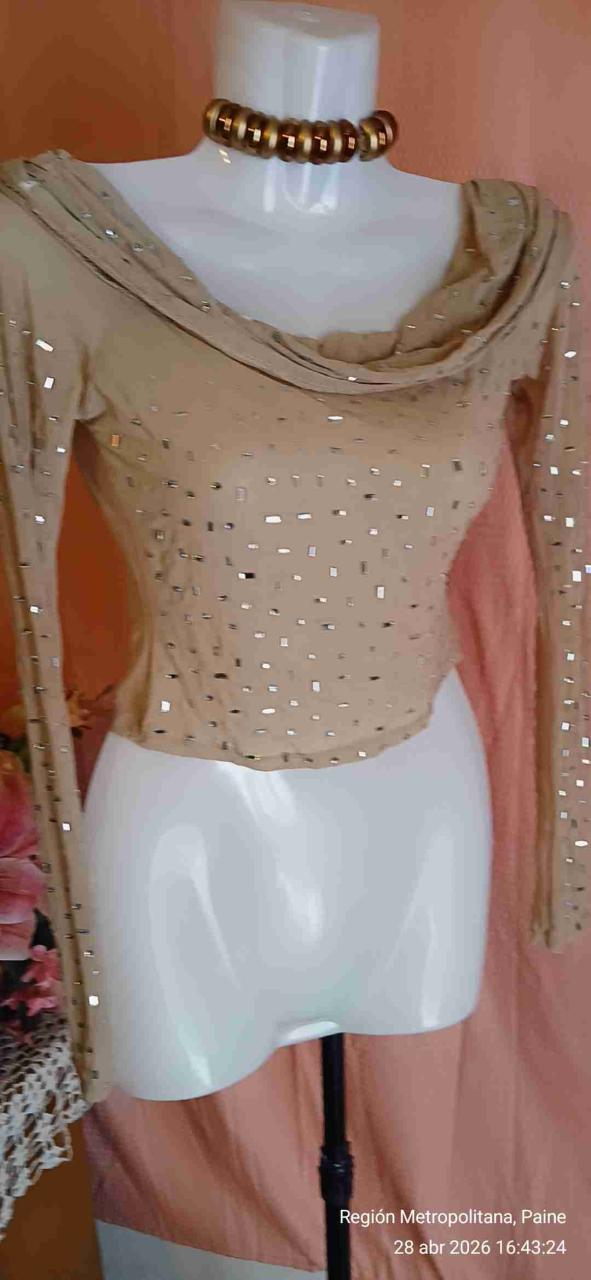 Vestido blanco con diseño bordado - miniatura 5