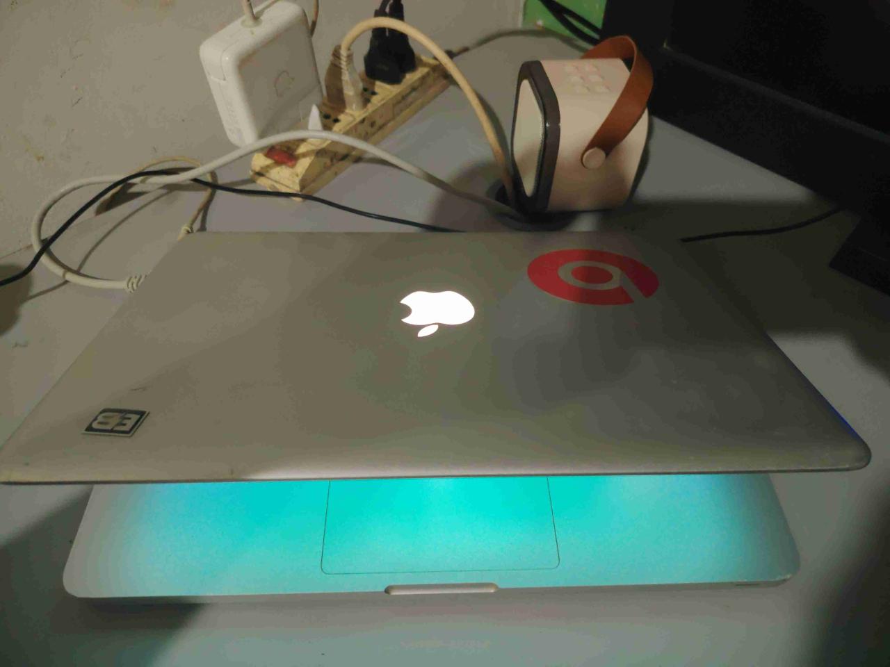 MacBook Pro en buen estado - miniatura 2