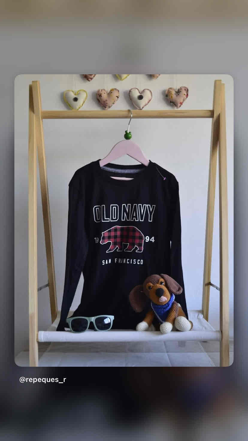 Polera Old Navy negra gráfica talla 8
