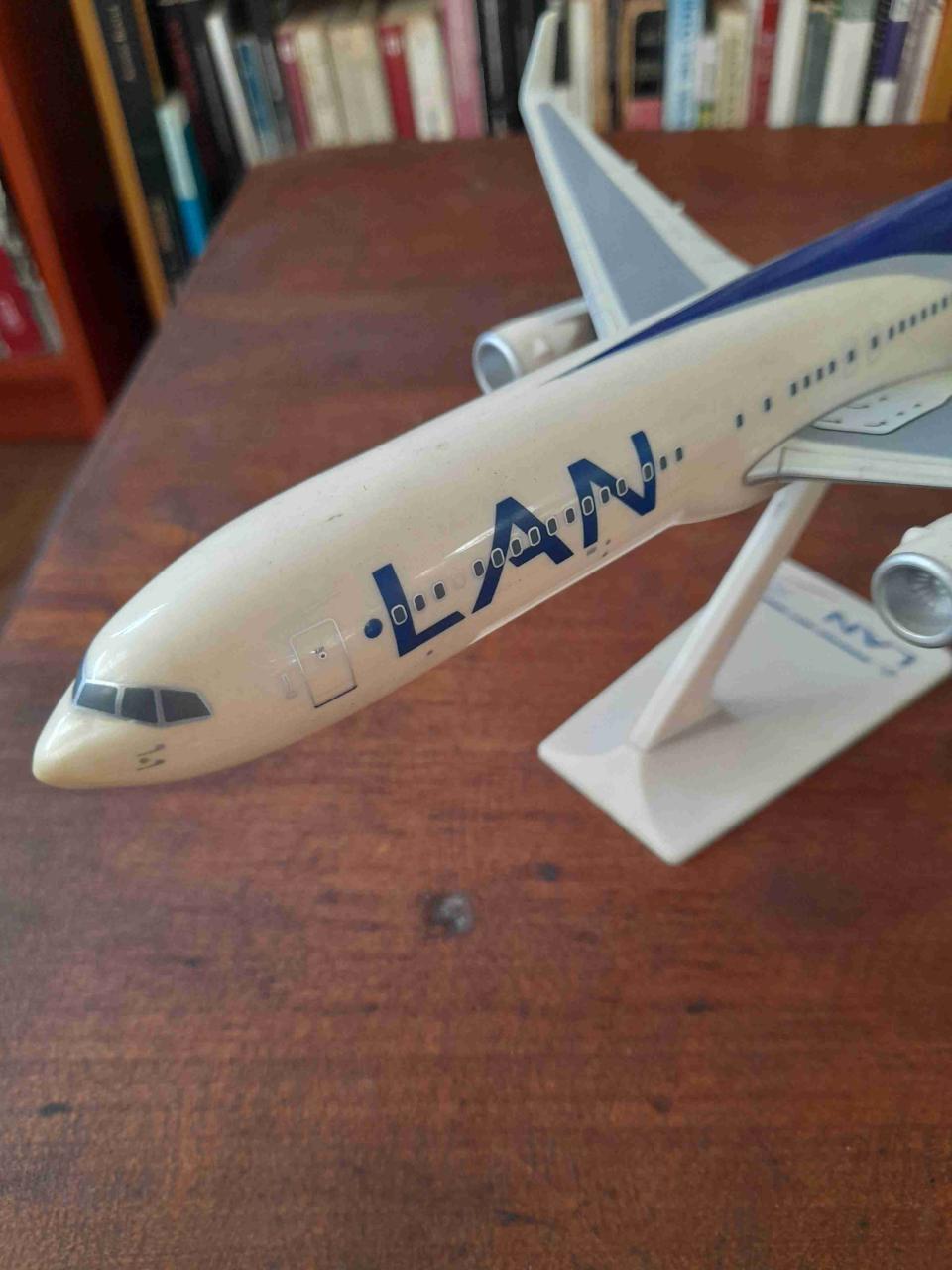 Maqueta avión LAN Boeing 767-300 - miniatura 3