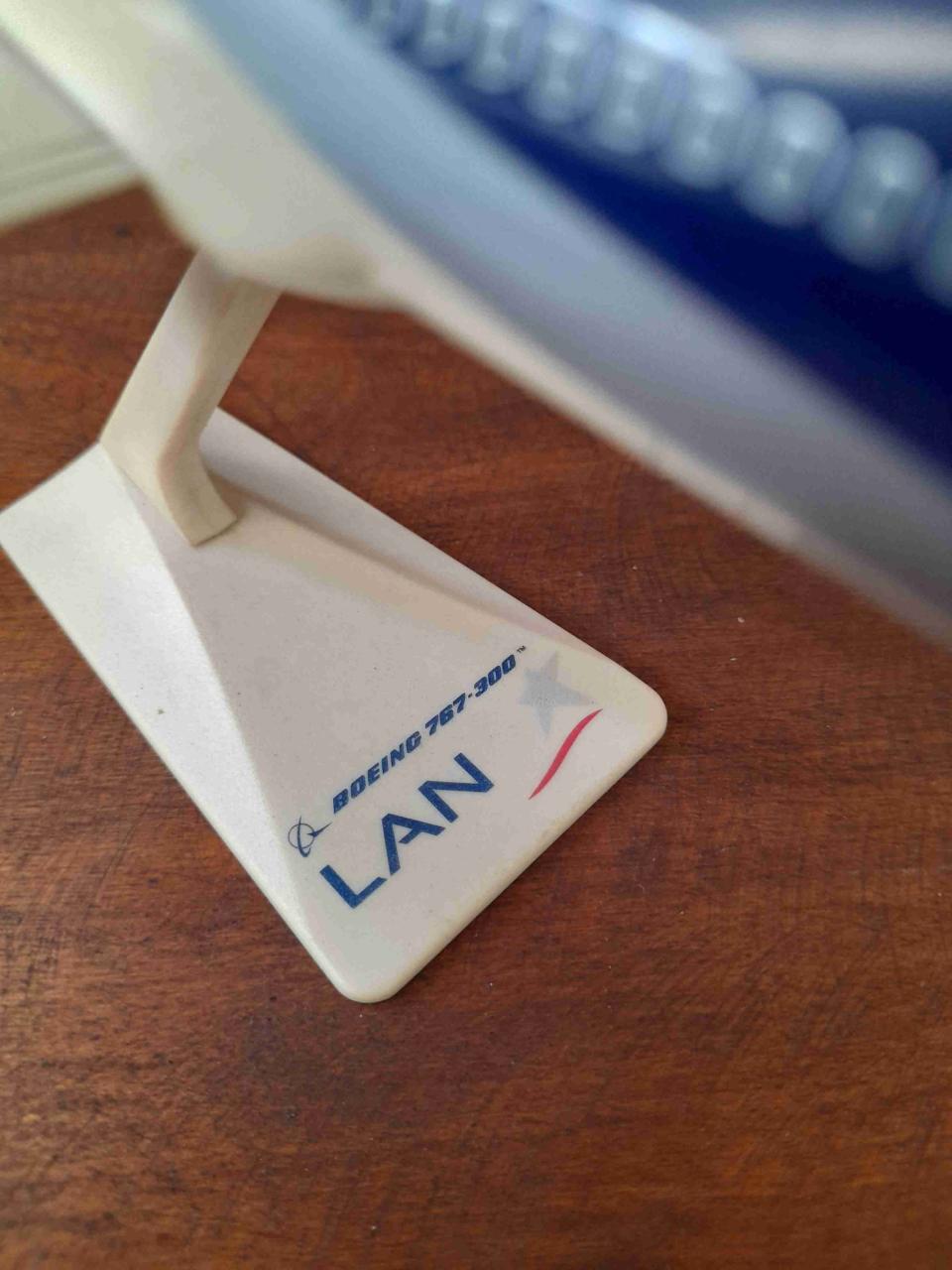 Maqueta avión LAN Boeing 767-300 - miniatura 4