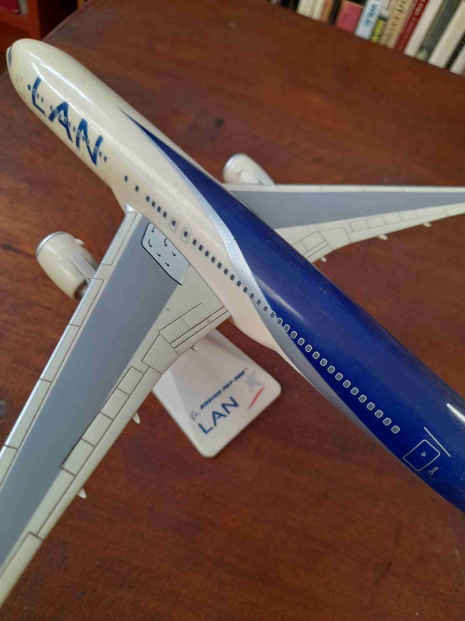 Maqueta avión LAN Boeing 767-300 - miniatura 5
