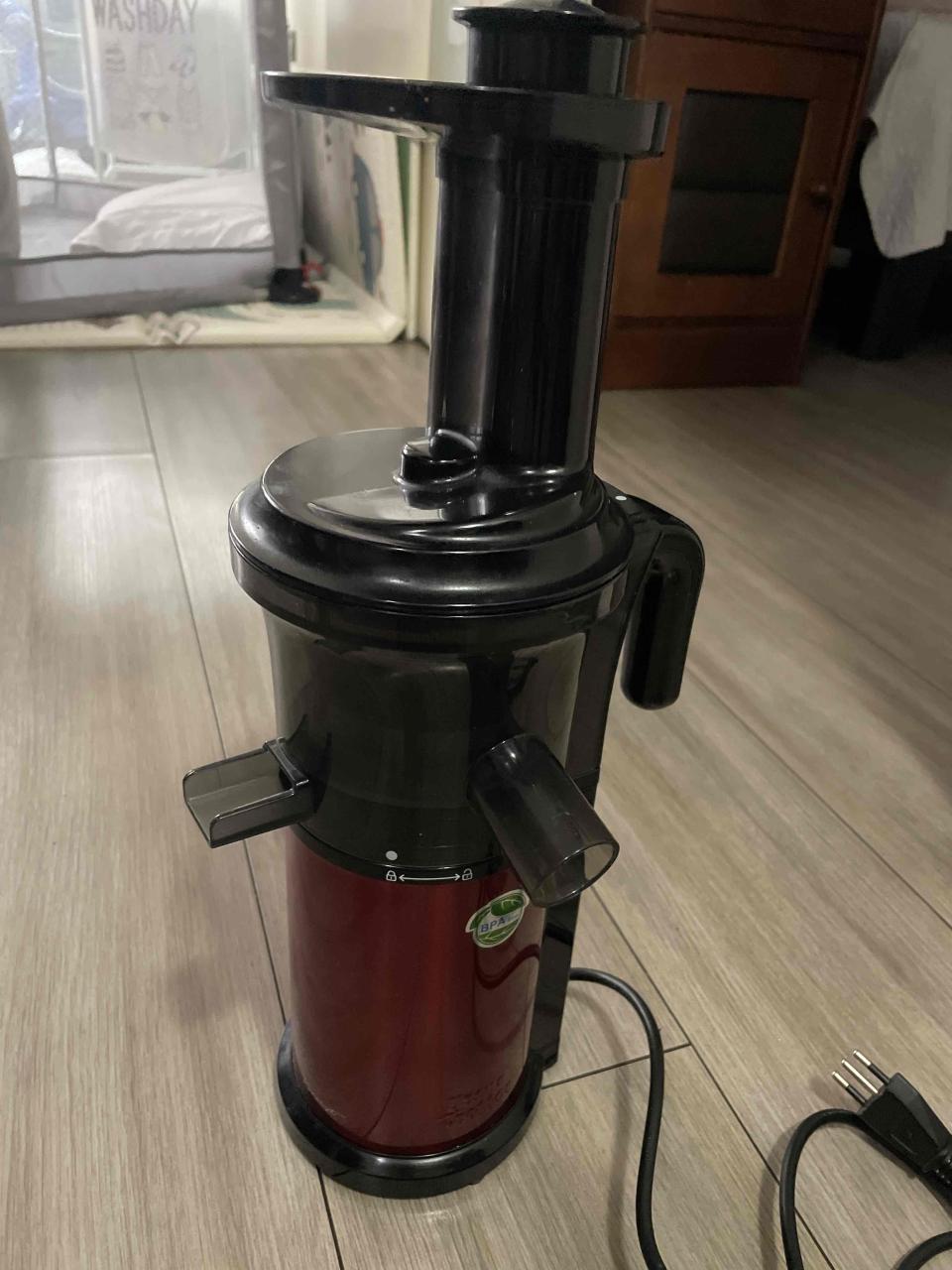 Extractor de jugo eléctrico rojo - miniatura 1
