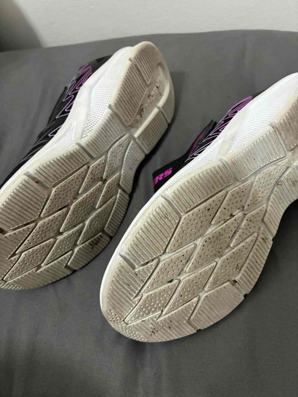 Zapatillas Skechers negras y rosadas - miniatura 2