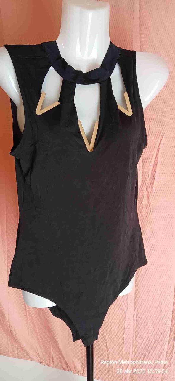Body negro con diseño moderno