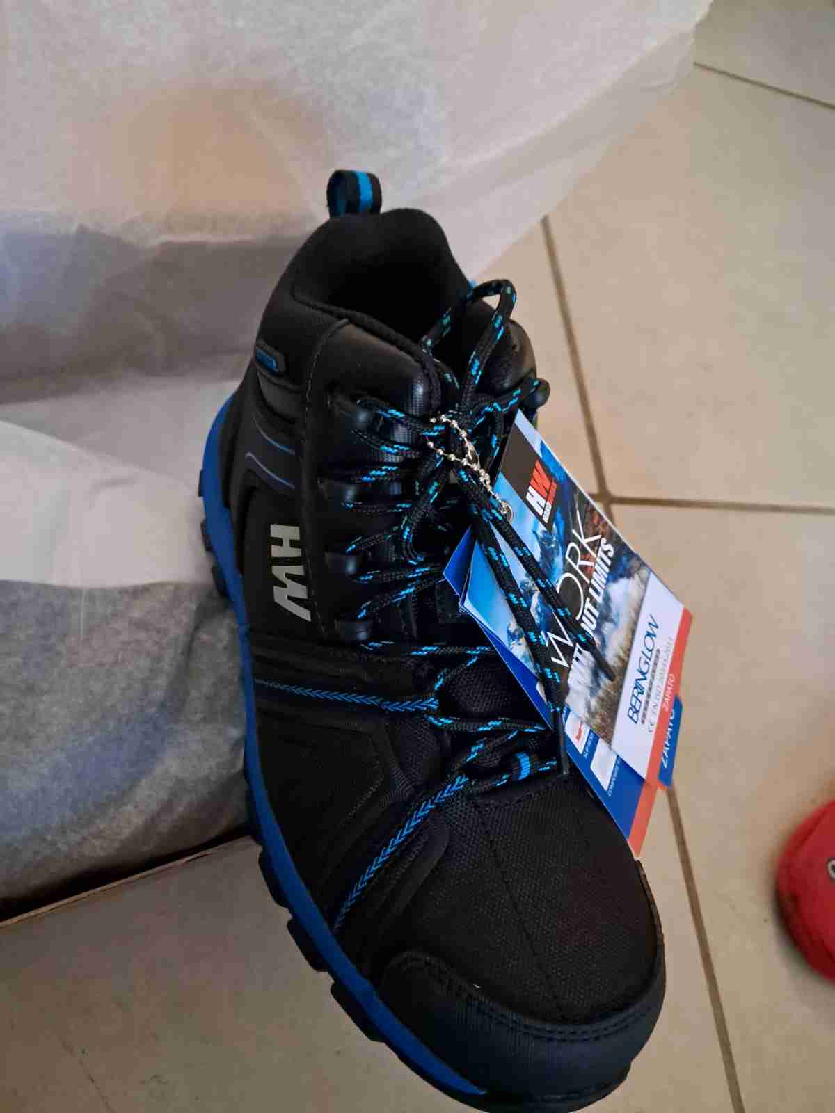Botas de senderismo negras y azules - miniatura 1