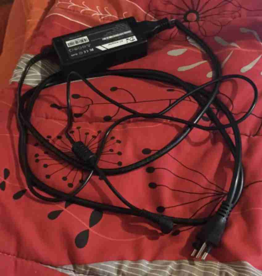 Laptop Lenovo blanca 15 pulgadas - miniatura 2