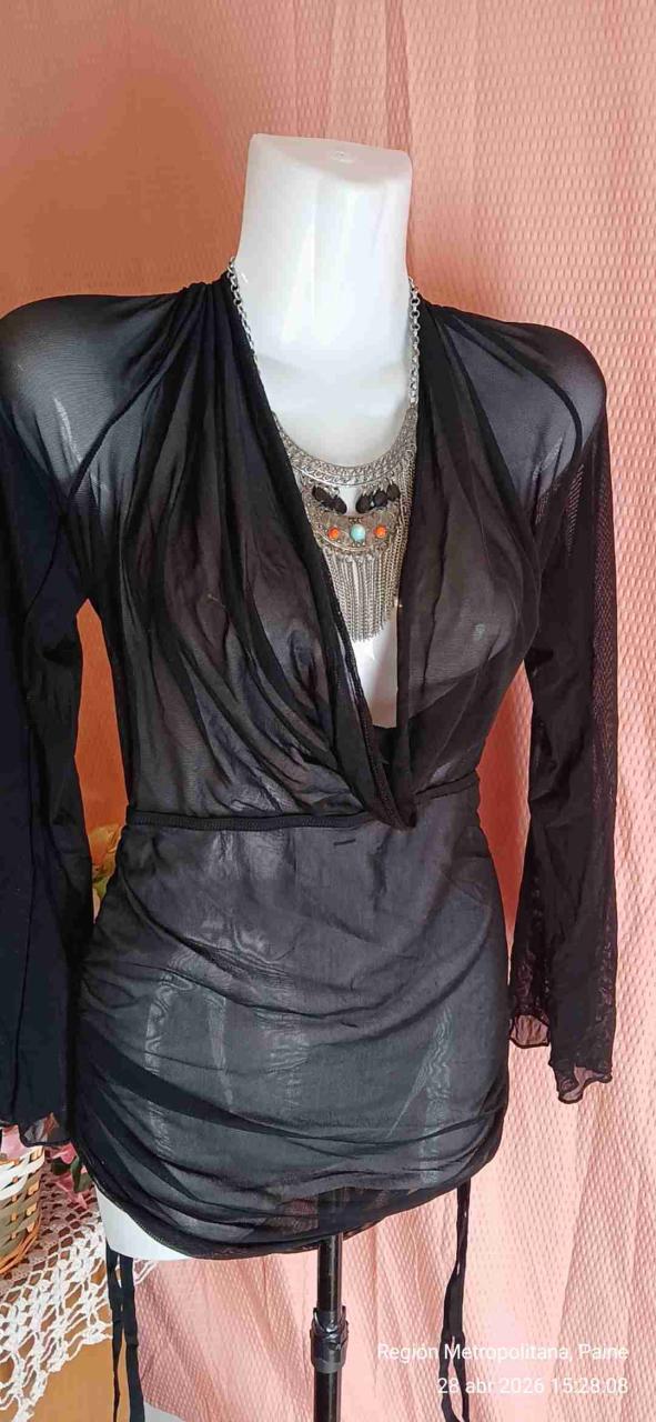 Top transparente negro elegante