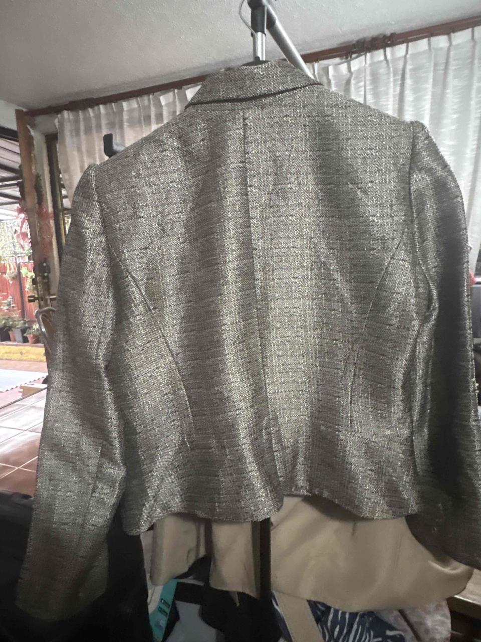 Blazer gris con encaje negro - miniatura 2