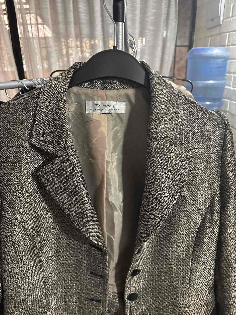 Blazer gris con encaje negro - miniatura 3