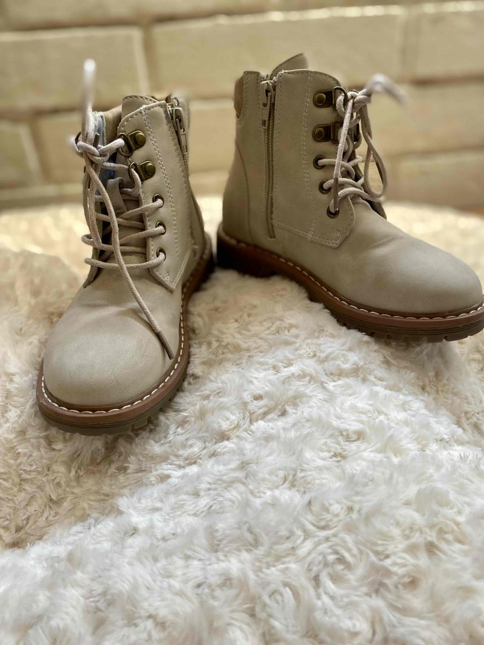 Bototos beige con cordones nuevos sin etiqueta - miniatura 1