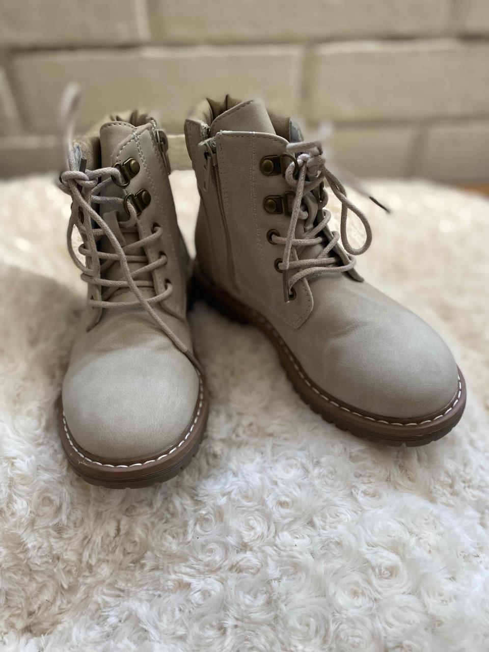 Bototos beige con cordones nuevos sin etiqueta - miniatura 2