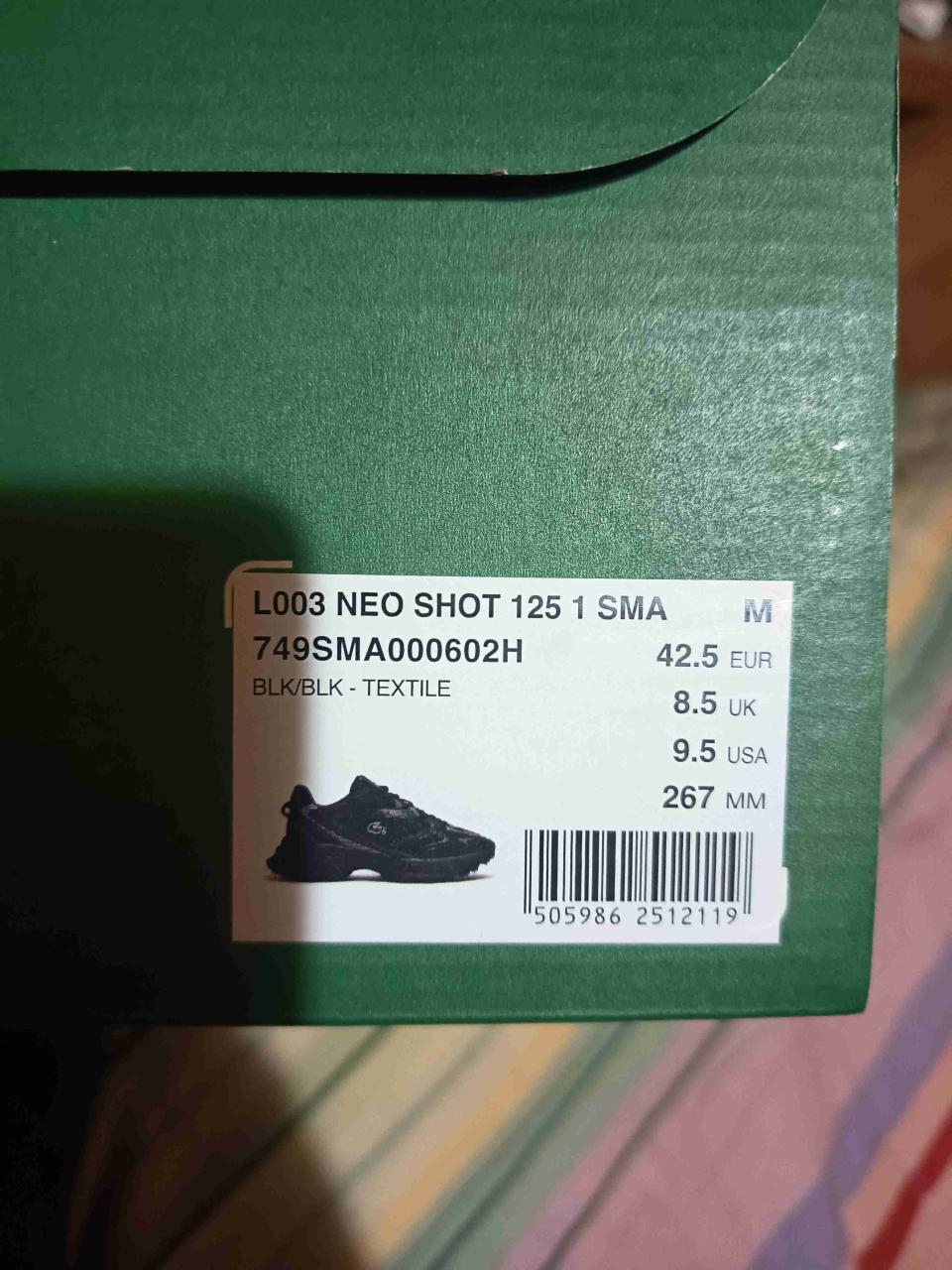 Zapatillas negras marca Lacoste - miniatura 3