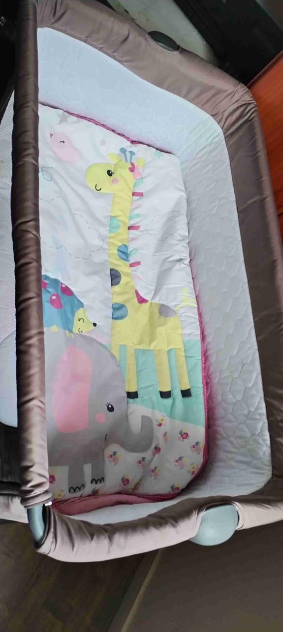 Cuna de bebé con diseño infantil - miniatura 1