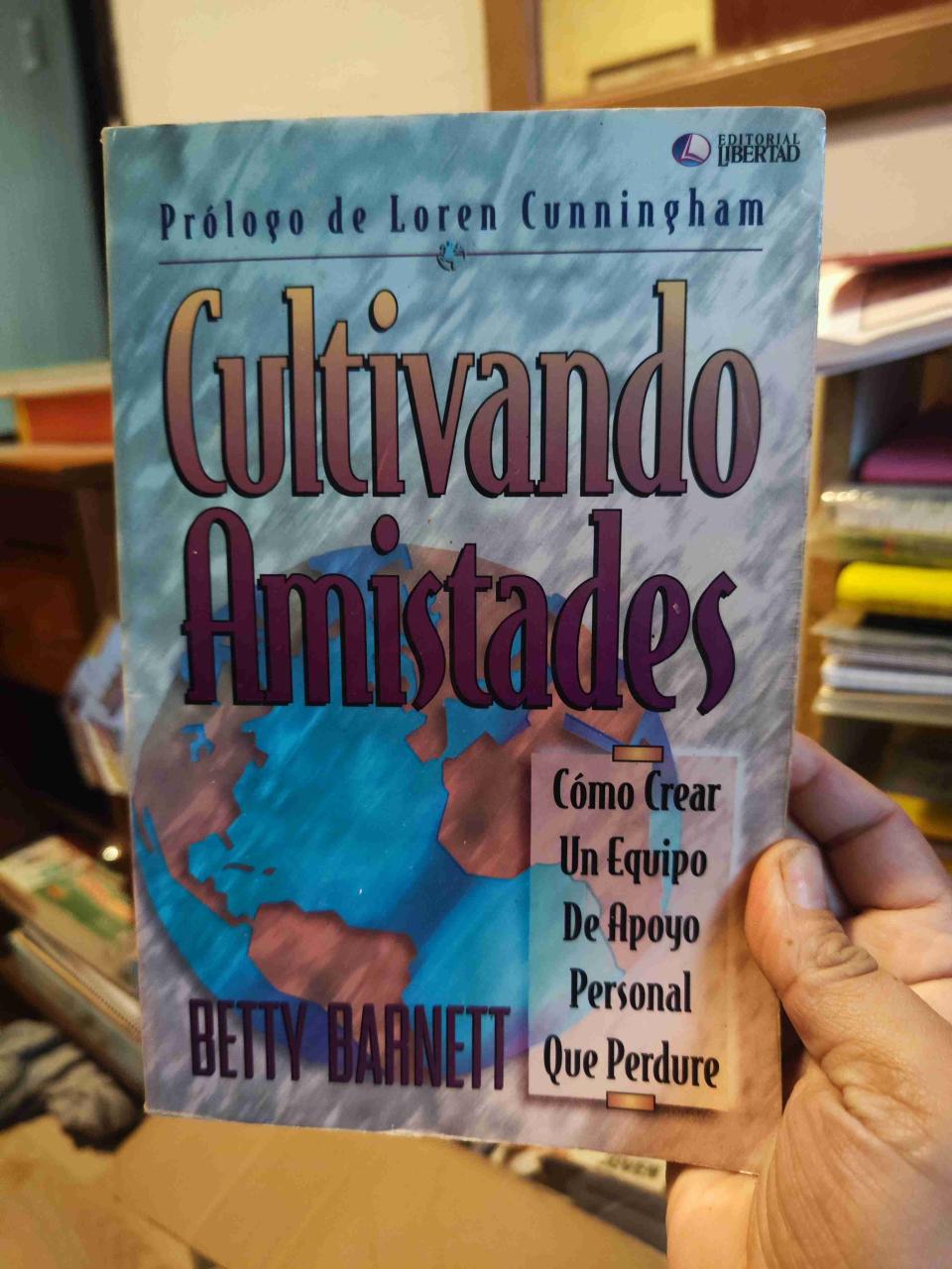 Libro Cultivando Amistades de Betty Barnett