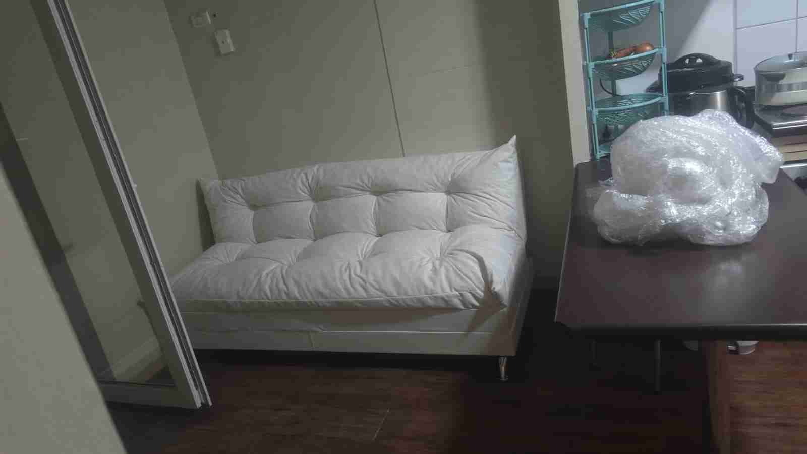 Sofá cama blanco elegante
