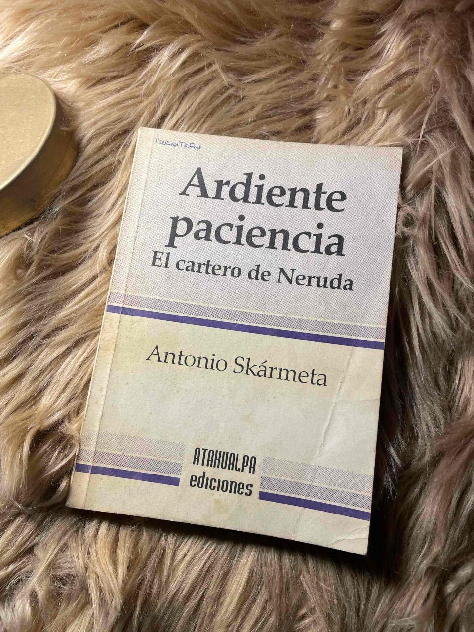 Libro 'Ardiente Paciencia' de Skármeta - miniatura 1