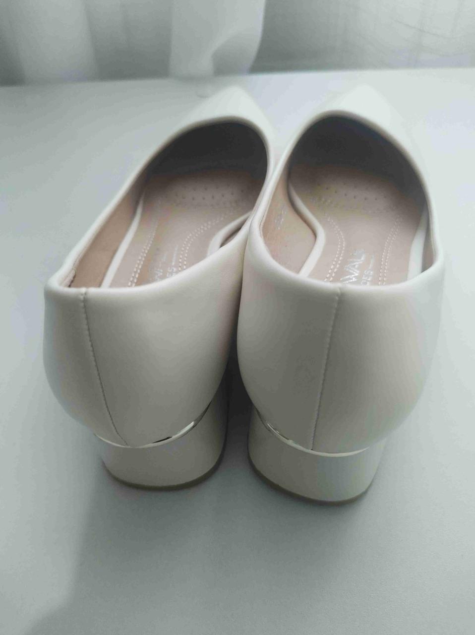 Zapatos color crema - miniatura 5