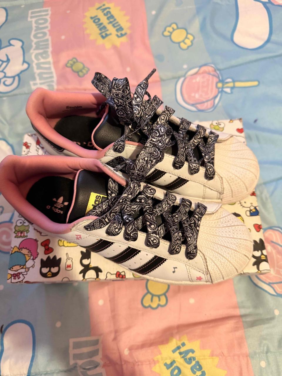 Zapatillas Adidas edición Hello Kitty - miniatura 2