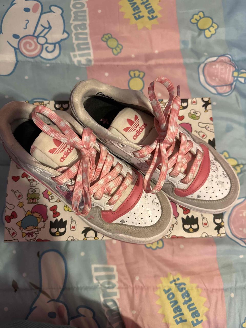 Zapatillas Adidas rosas Hello Kitty - miniatura 2