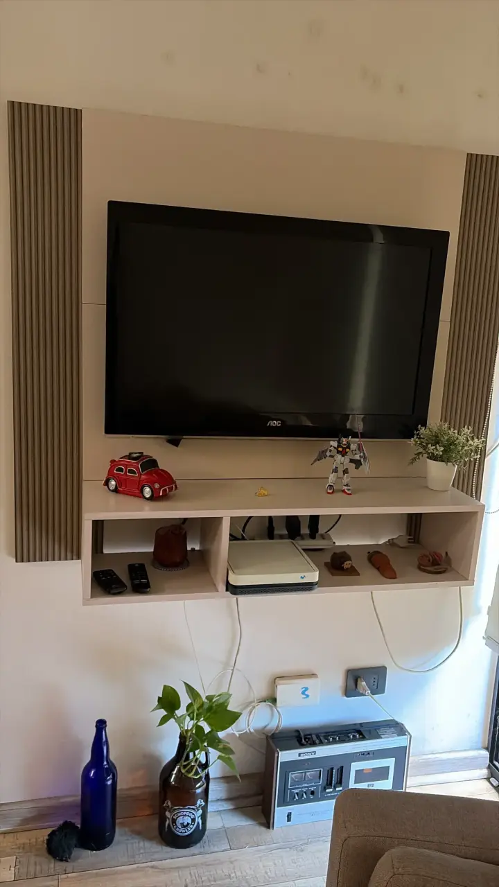 Televisor AOC con mueble moderno - miniatura 4