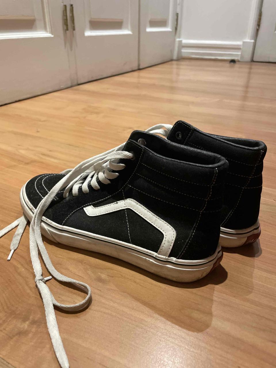 Zapatillas negras de caña alta - miniatura 2