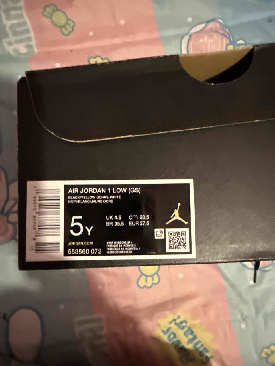 Zapatillas negras y amarillas Air Jordan - miniatura 3