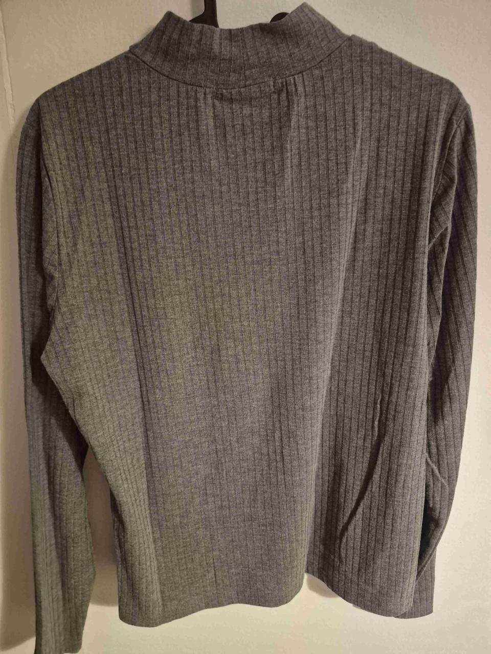 Polera gris de canalé - miniatura 2