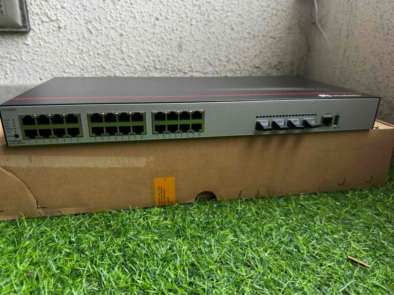 Switch Huawei con 24 puertos - miniatura 2