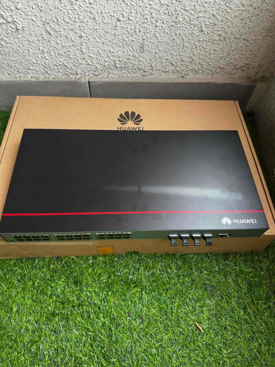 Switch Huawei con 24 puertos - miniatura 4