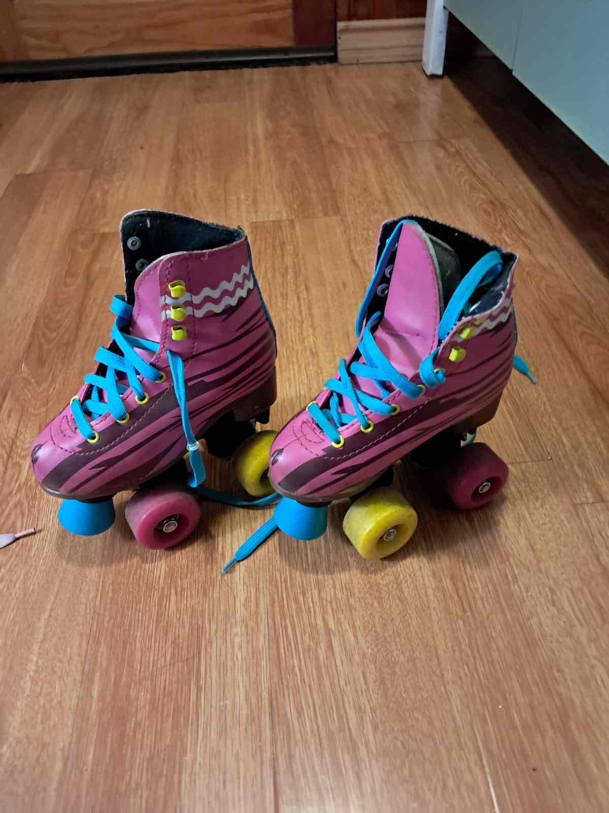 Patines de cuatro ruedas rosa - miniatura 1