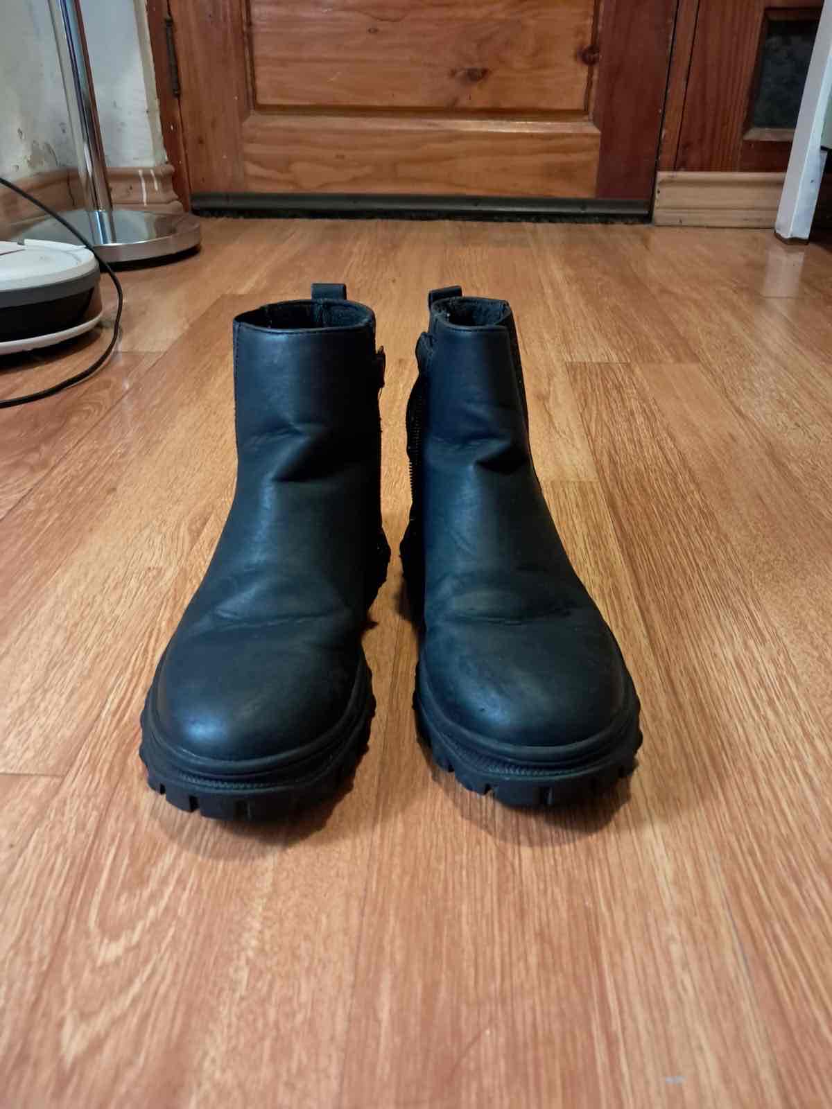 Botines negros de cuero - miniatura 1