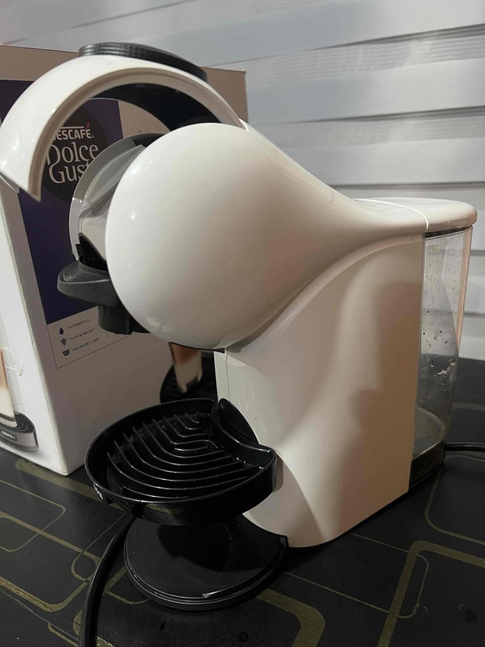 Cafetera Nescafé Dolce Gusto seminueva - miniatura 3
